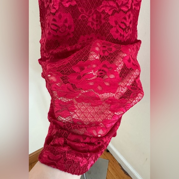 LIBERTY LOVE Red Lace Sleeveless Mini Dress Key Hole Button Closure In Back Sz M - Picture 4 of 16
